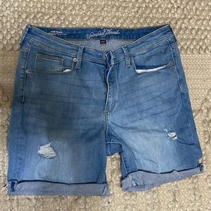 Universal Thread | Mid Rise Bermuda Shorts Size 14